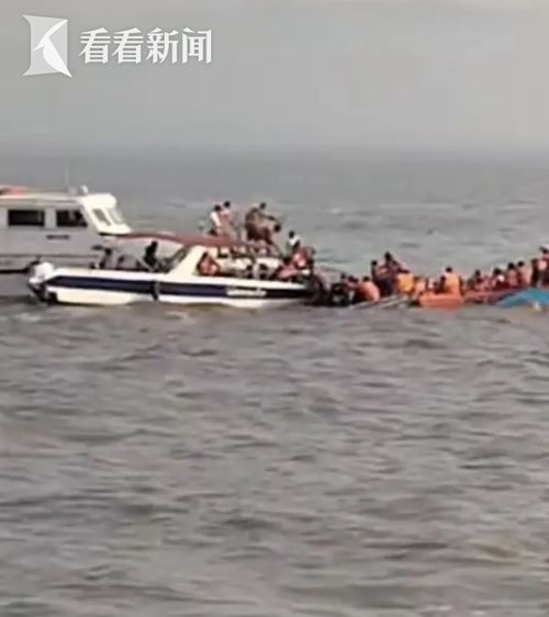 印度海軍快艇失控撞上渡輪致多人死亡